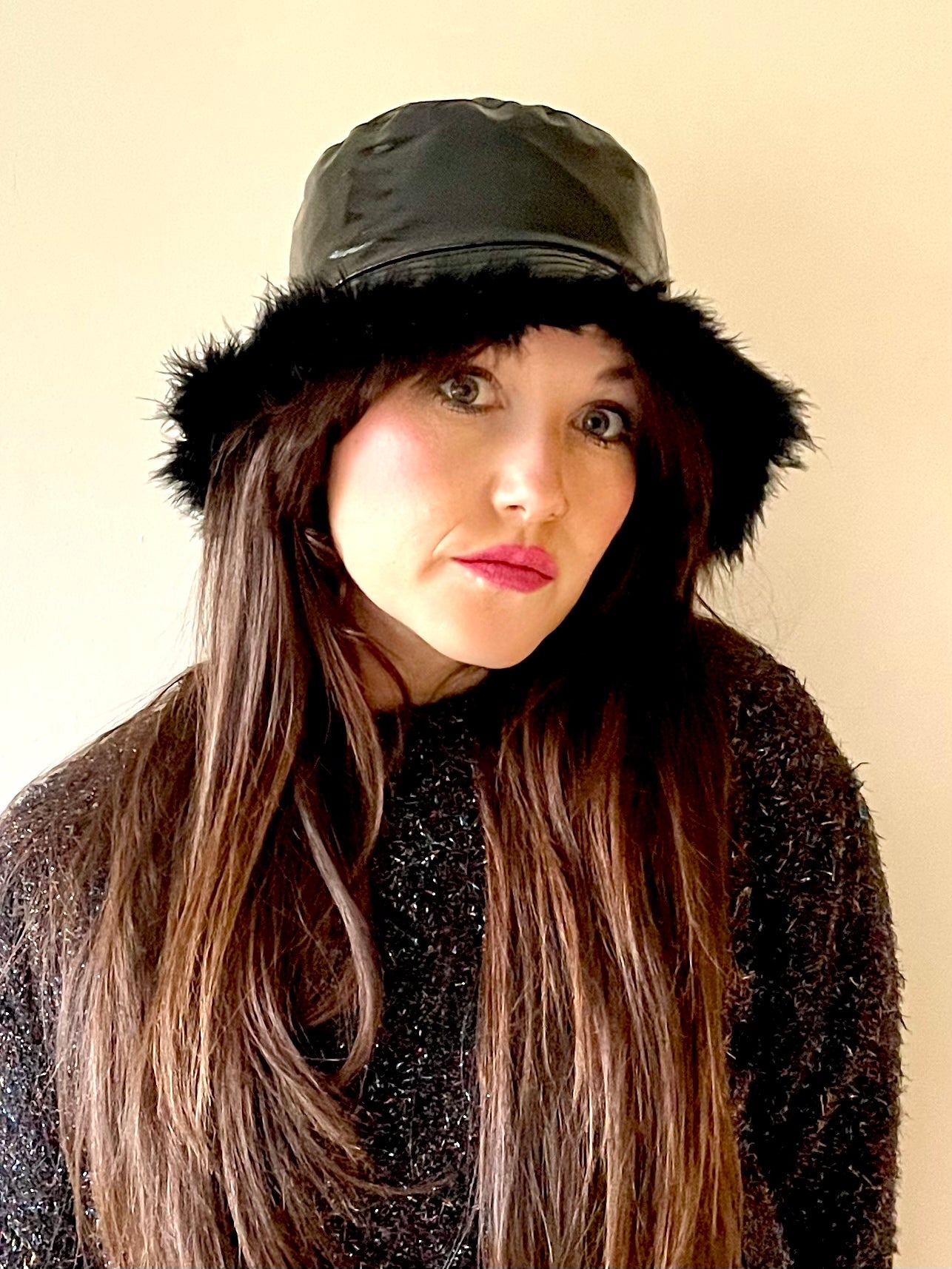 Bucket hat: Black; black trim