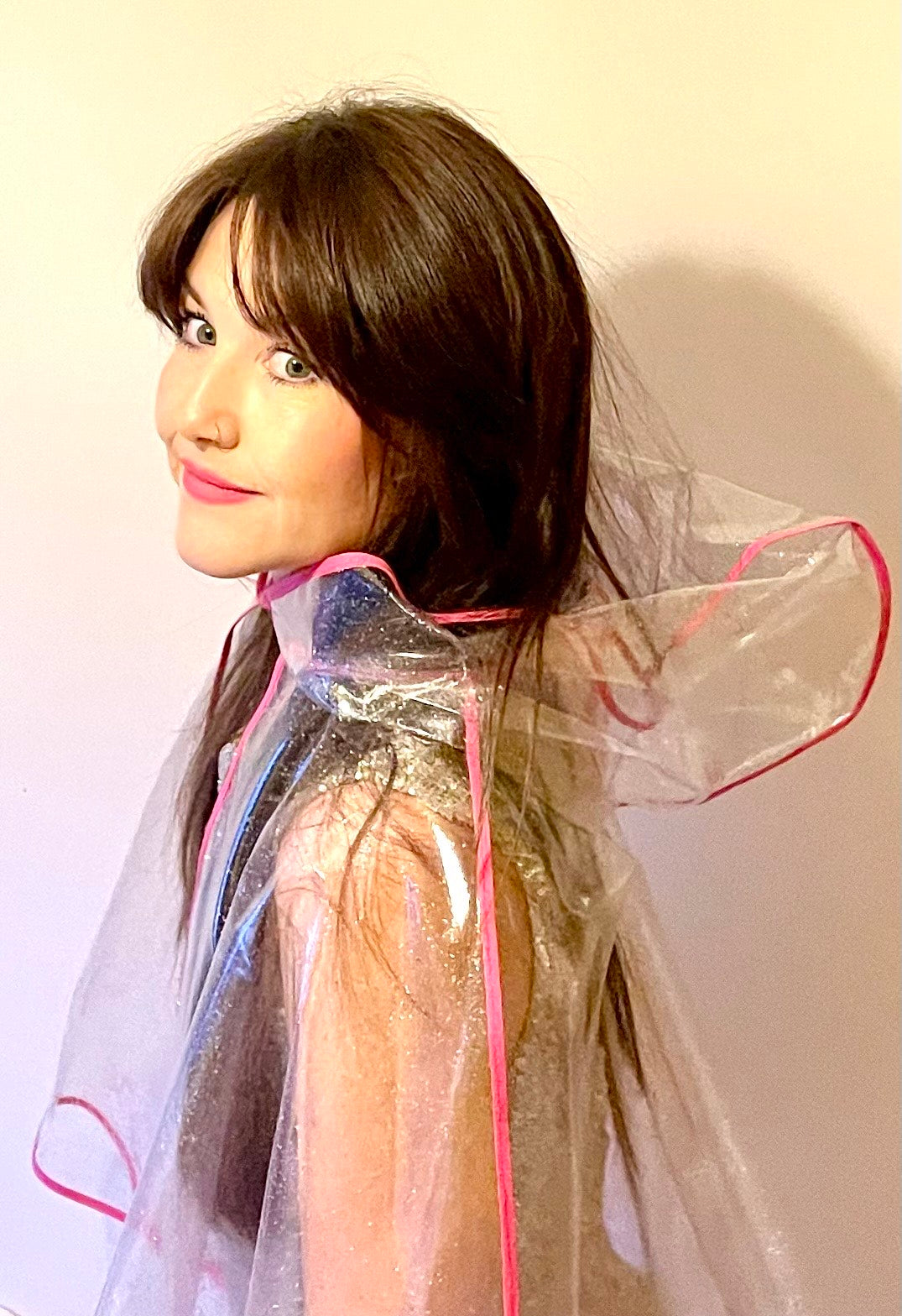 Mid-length NUDIE glitter cape: PINK