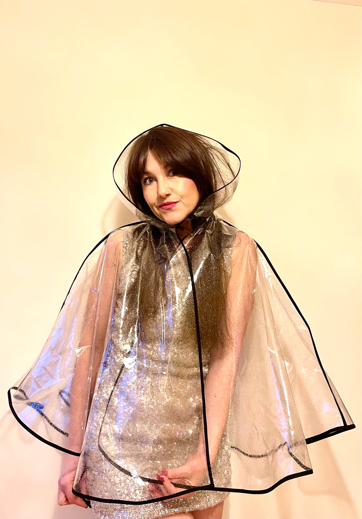 Mid-length NUDIE glitter cape: BLACK