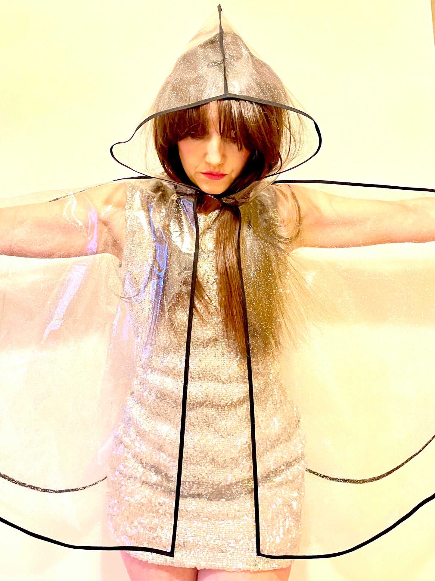 Mid-length NUDIE glitter cape: BLACK