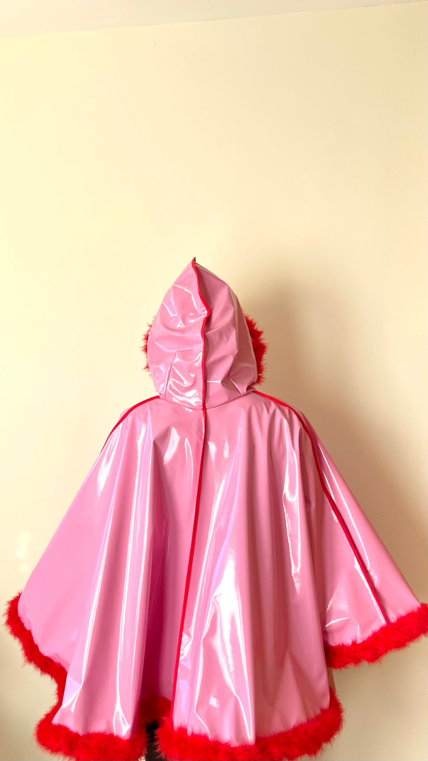 Barbie-Pink CYCLONE cape with red feather-trim