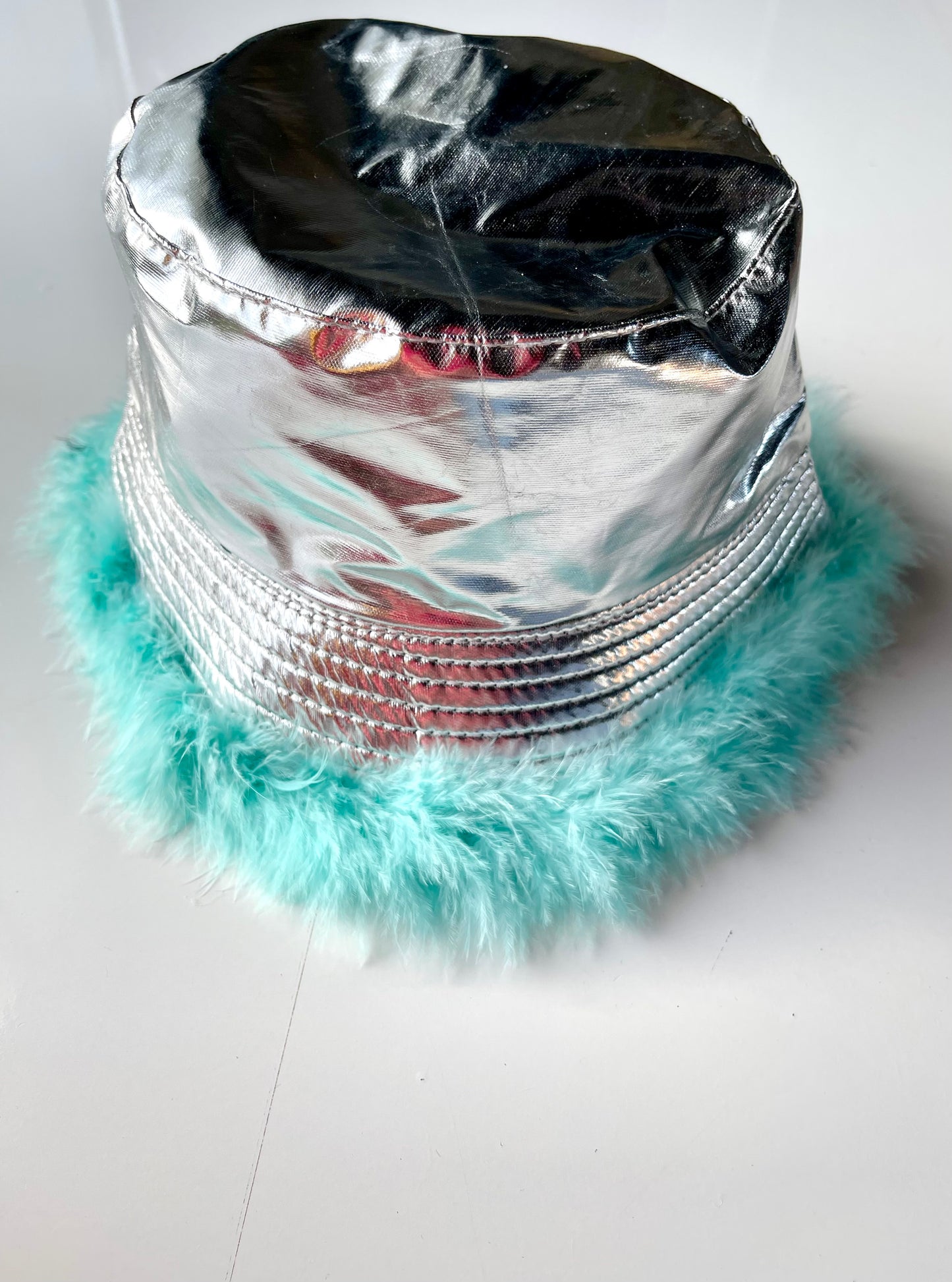 Bucket hat: Silver; turquoise trim