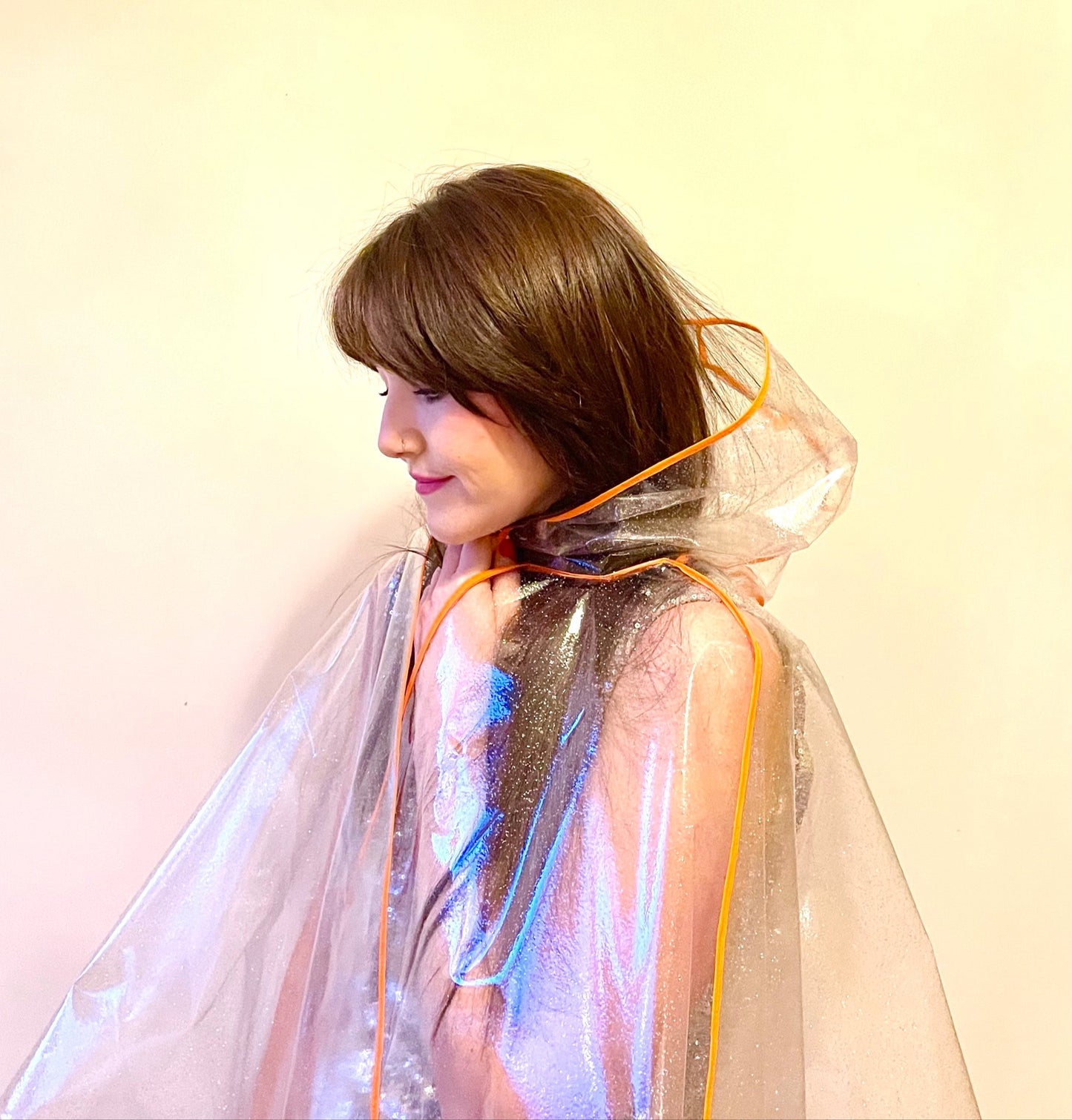 Mid-length NUDIE glitter cape: ORANGE