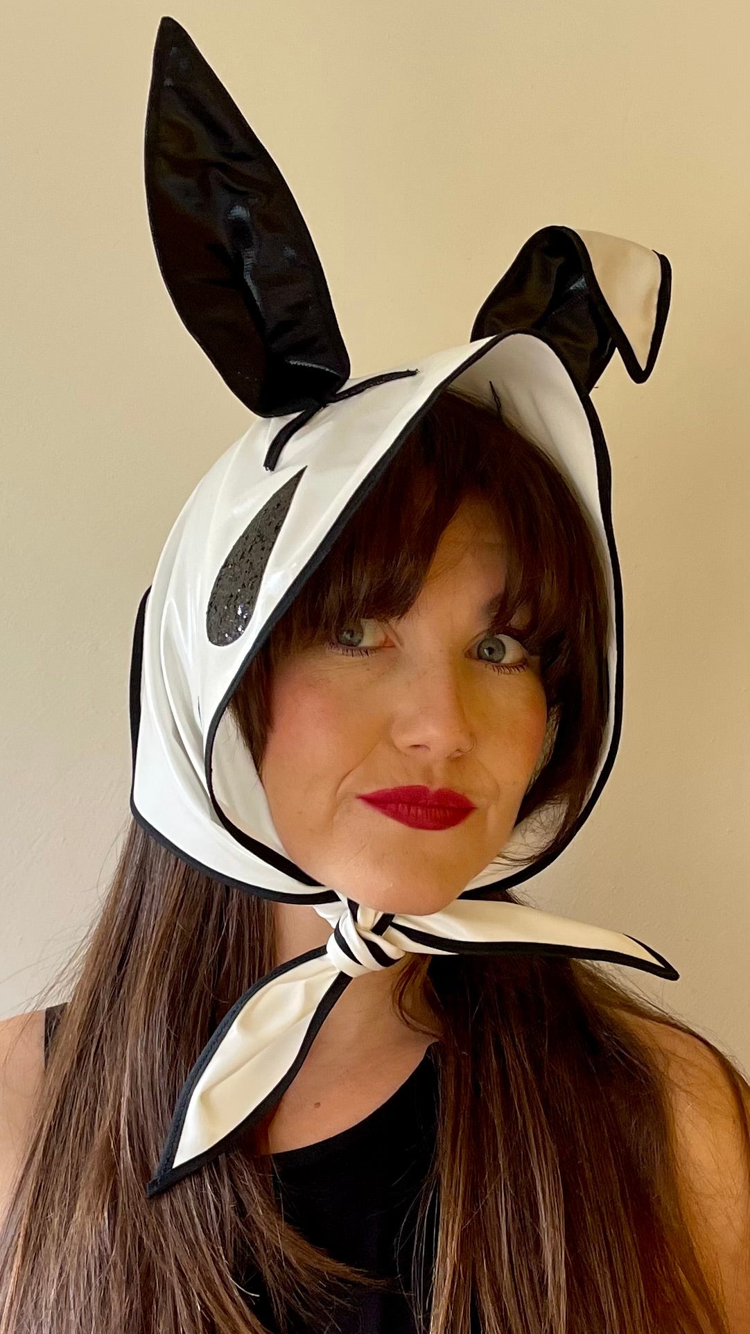 HEY BUNNY! Rain-ready Hoodlet: Monochrome