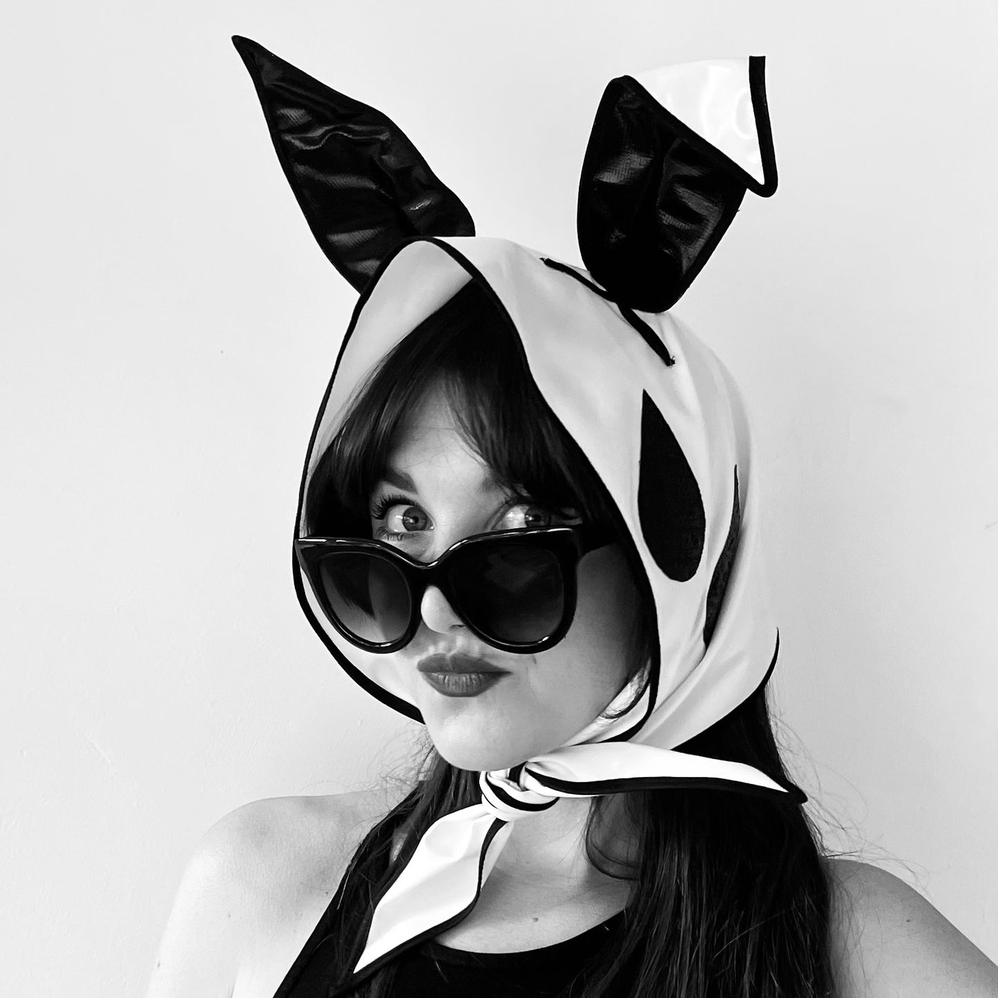 HEY BUNNY! Rain-ready Hoodlet: Monochrome