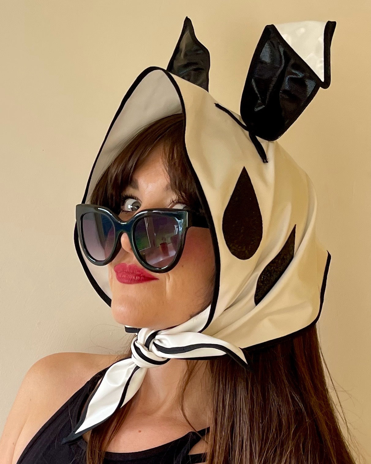 HEY BUNNY! Rain-ready Hoodlet: Monochrome