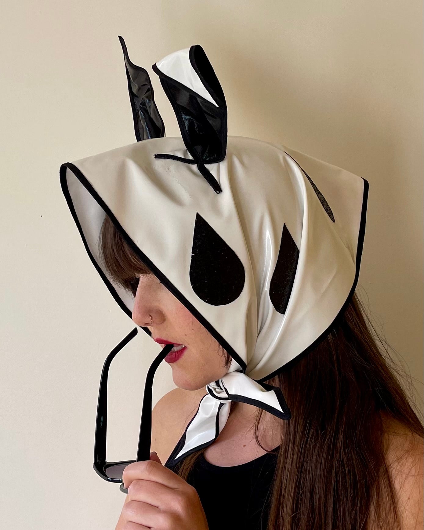 HEY BUNNY! Rain-ready Hoodlet: Monochrome