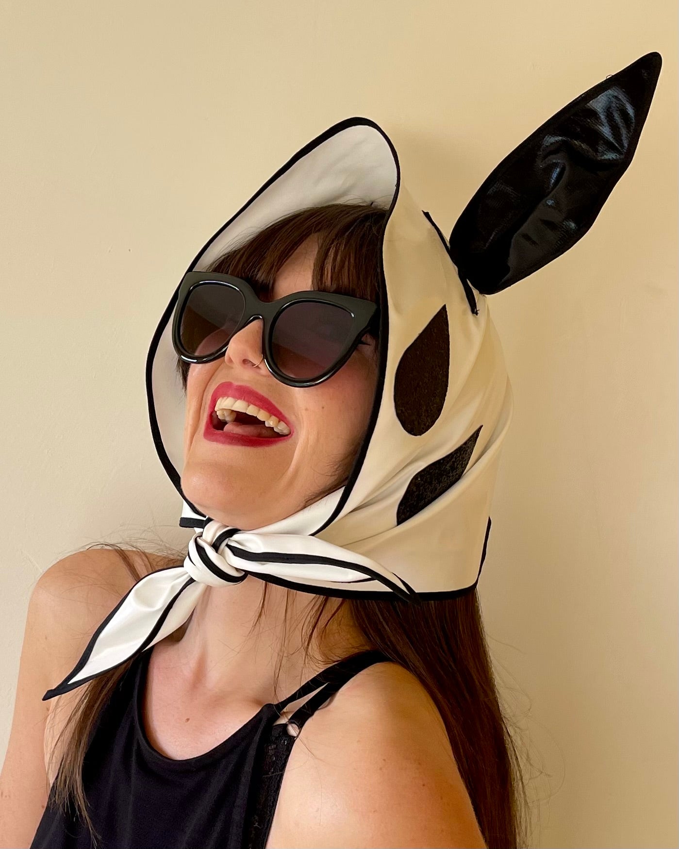 HEY BUNNY! Rain-ready Hoodlet: Monochrome