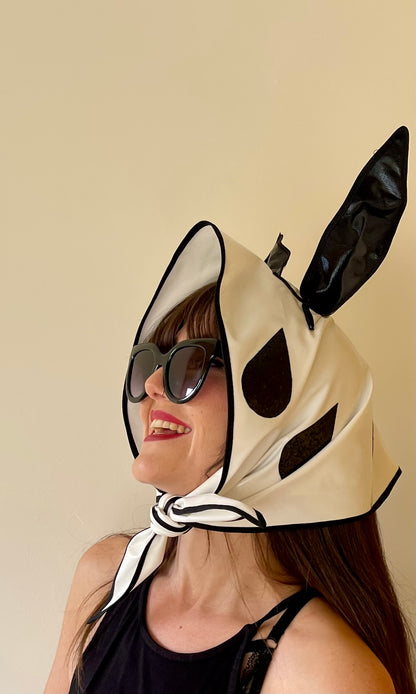 HEY BUNNY! Rain-ready Hoodlet: Monochrome